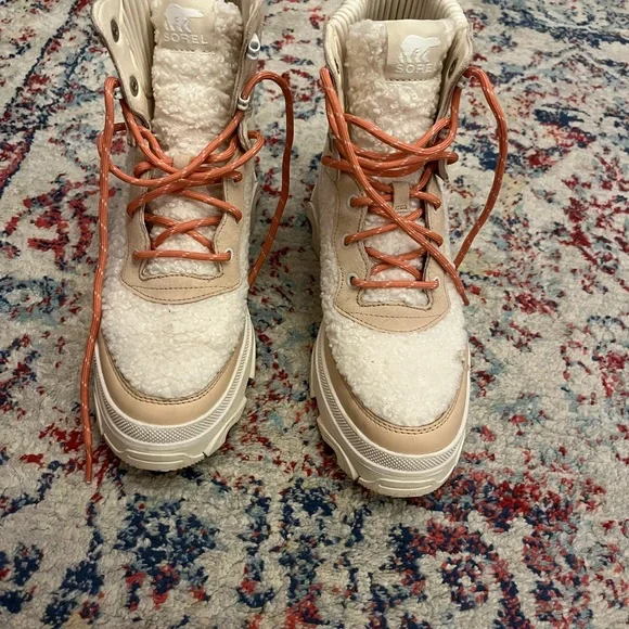 Sorel Cream Lace-Up Boots chunky heel size 9 - Picture 2 of 7